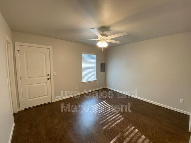 Building Photo - 11414 N Lincoln Blvd