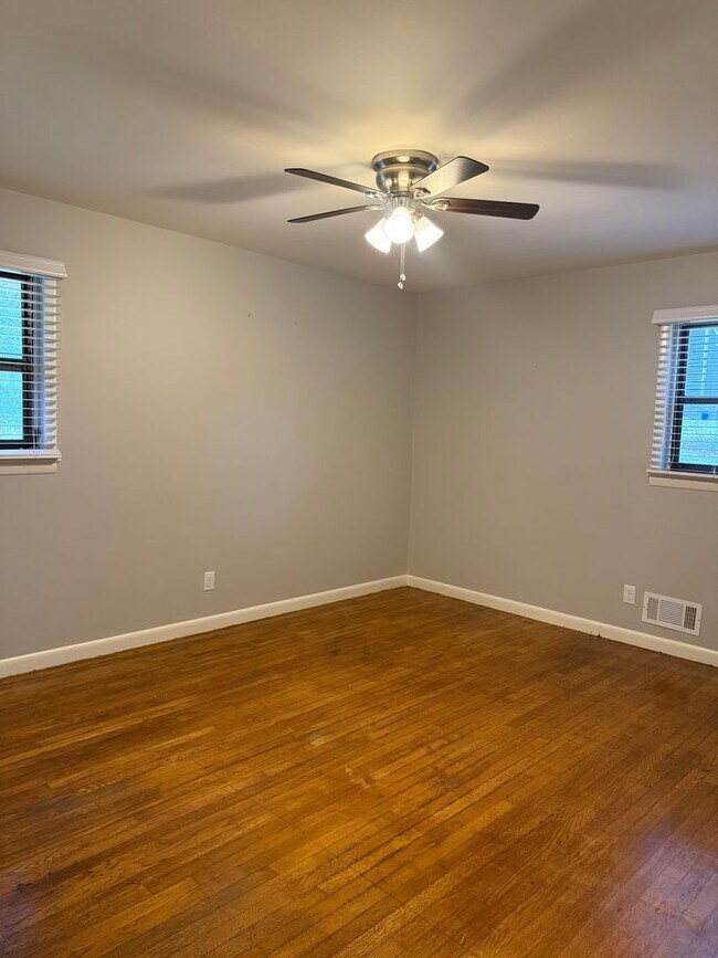 Building Photo - Brick Ranch in North Hall