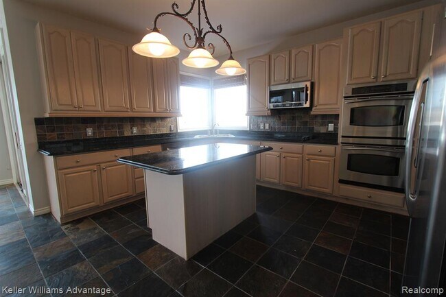 Building Photo - 18547 Clairmont Cir E