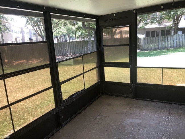 Building Photo - 2 br, 2 bath Condo - 10101 Lake Oak Cir