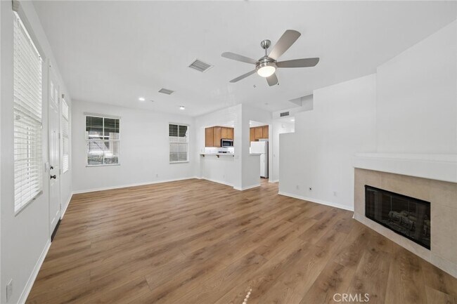 Building Photo - 215 Dewdrop