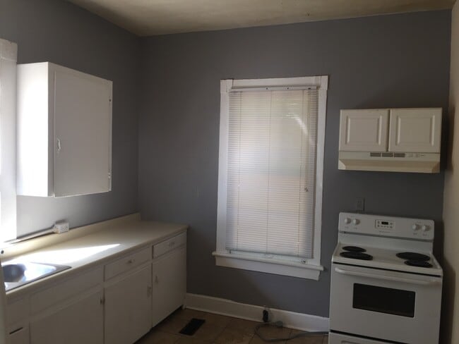 Building Photo - **AVAILABLE NOW**2 or 3 Bedroom / 1 Bathroom Home for Rent in Columbus, GA***