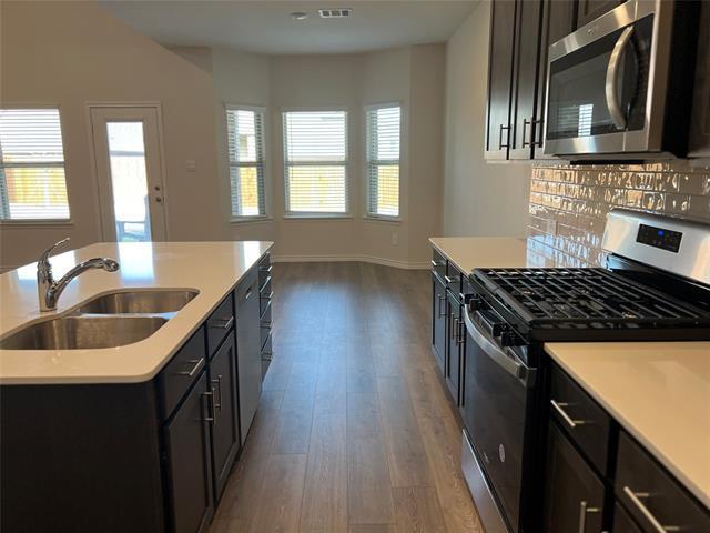 Building Photo - 10517 Breezeway Dr