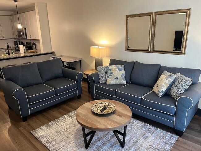 Primary Photo - 424 W Trade St