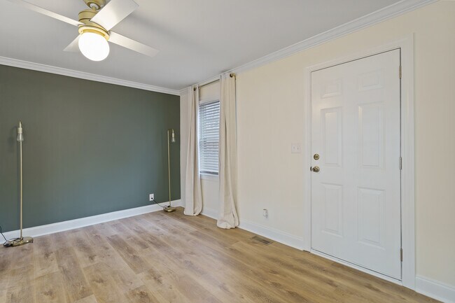 Building Photo - 105 Jasmine Dr