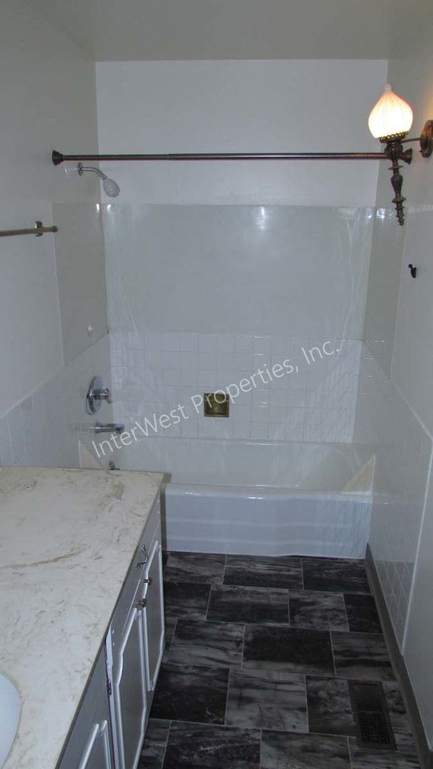 Building Photo - MCCA01