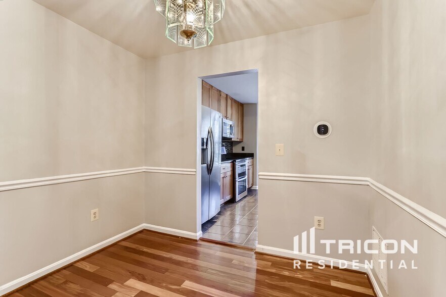 Building Photo - 166 Langdon Farm Cir