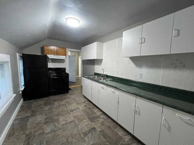Building Photo - 512 E Masterson Ave