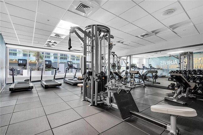 Building Photo - 1750 N Bayshore Dr