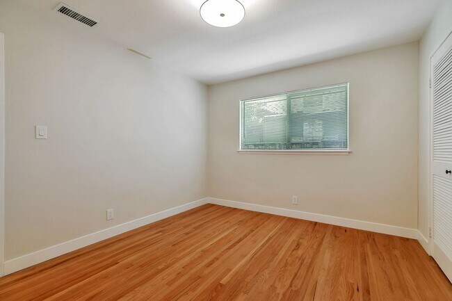 Building Photo - Move-In Ready Cambrian Gem – New Appliance...