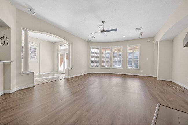 Building Photo - 5803 Grandwood Ln