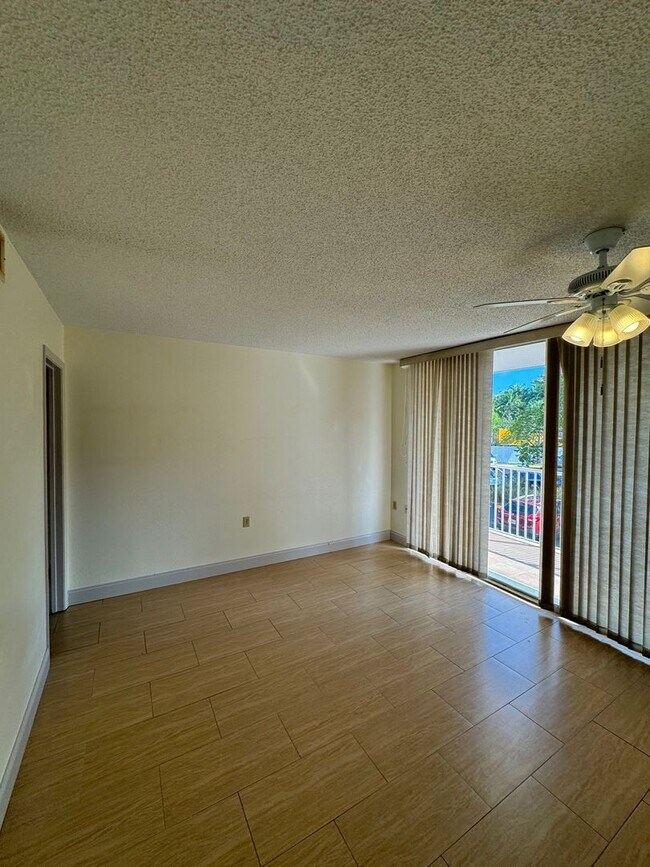 Building Photo - Las Salinas 3 Bedroom 2 Bathroom
