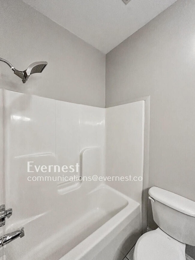 Building Photo - 2418 E Franklin St