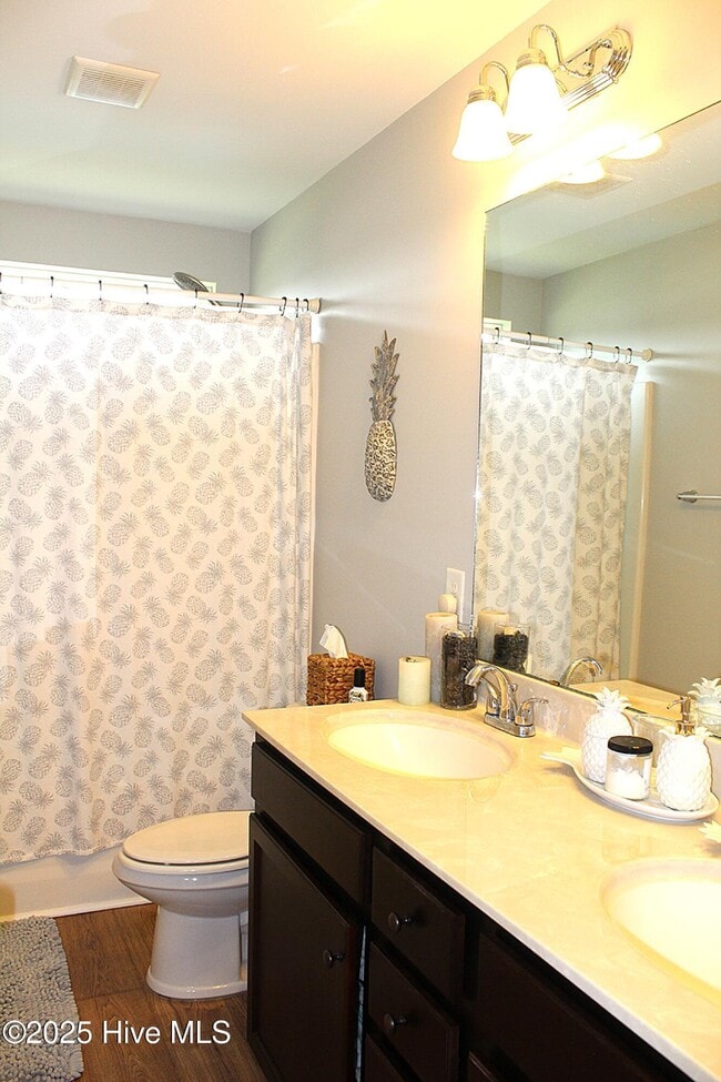 Building Photo - 215 Breakwater Dr