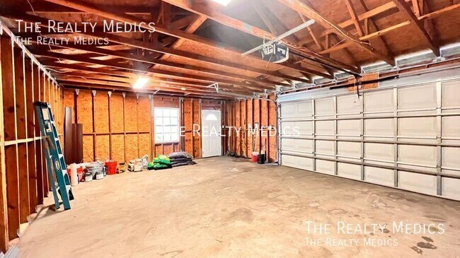 Building Photo - 15 E Nightingale St