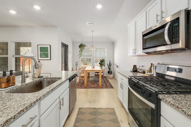 Building Photo - 2640 Indian Clover Trl