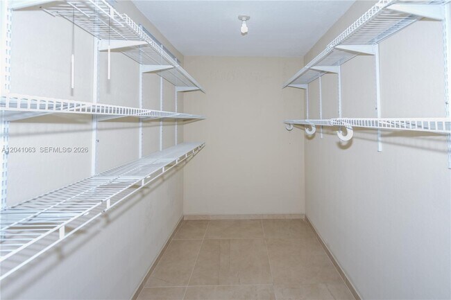 Building Photo - 16641 Royal Poinciana Dr