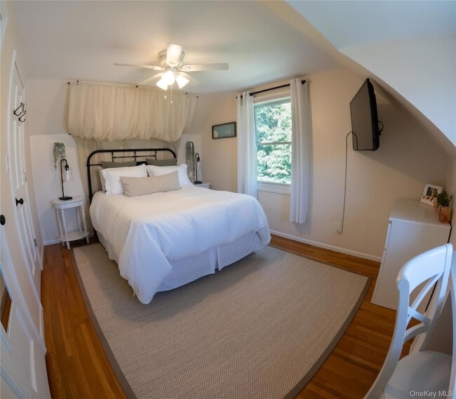 Building Photo - 4 Shorewood Dr