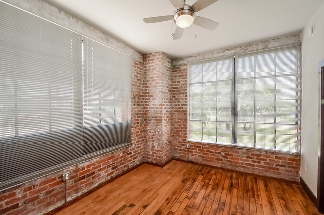 Building Photo - Burr Lofts
