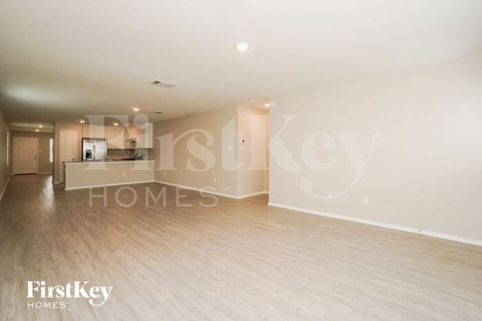 Building Photo - 2416 Lake Hls