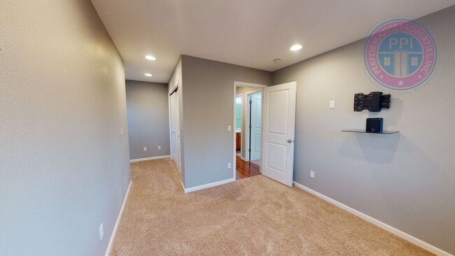 Building Photo - Beaverton - Stylish, Light & Bright, Close To Nike & Intel