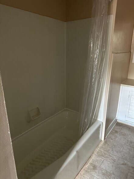 Bathroom’s - 47 E Cherry St