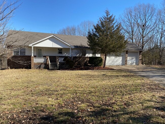 Large 4 Bed / 2 Bath Home - Large 4 Bed /  2 Bath Home