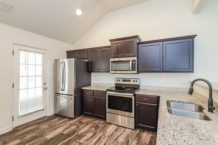 Building Photo - 1451 Switzer Dr