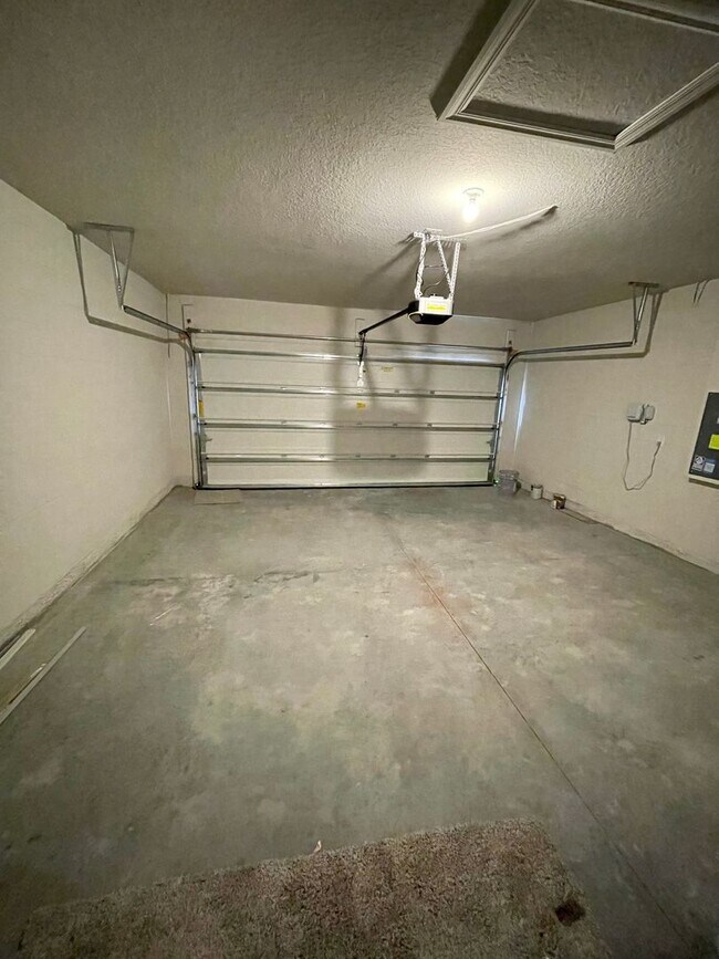 Building Photo - Available NOW! VERY well maintained 4/2 in Monroe Meadows / Wesley Chapel!