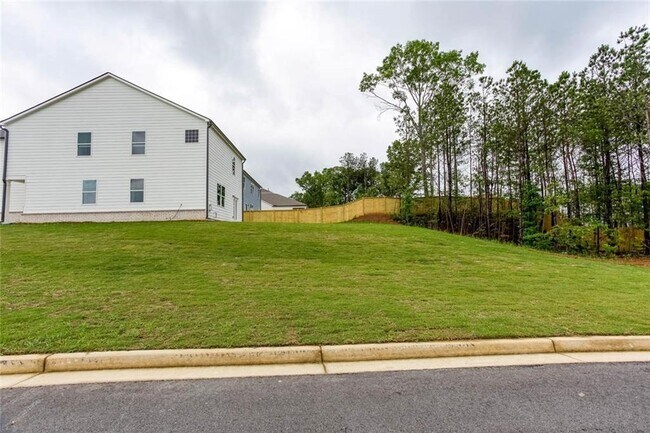 Building Photo - 131 Landsdowne Way SE