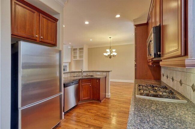 Building Photo - 906 Fowler St