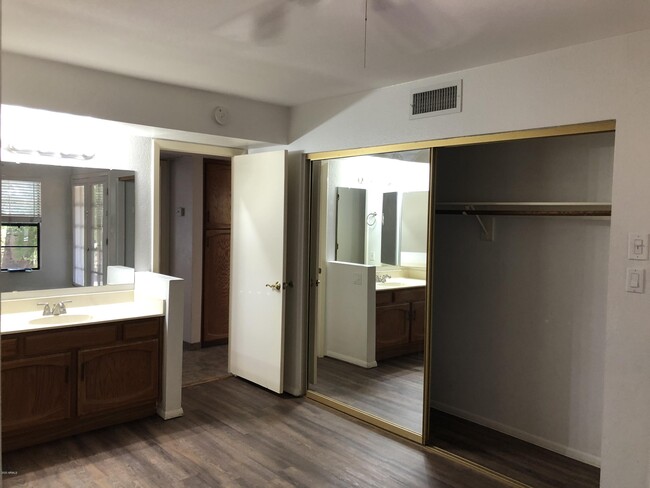 Building Photo - 9144 E Winchcomb Dr