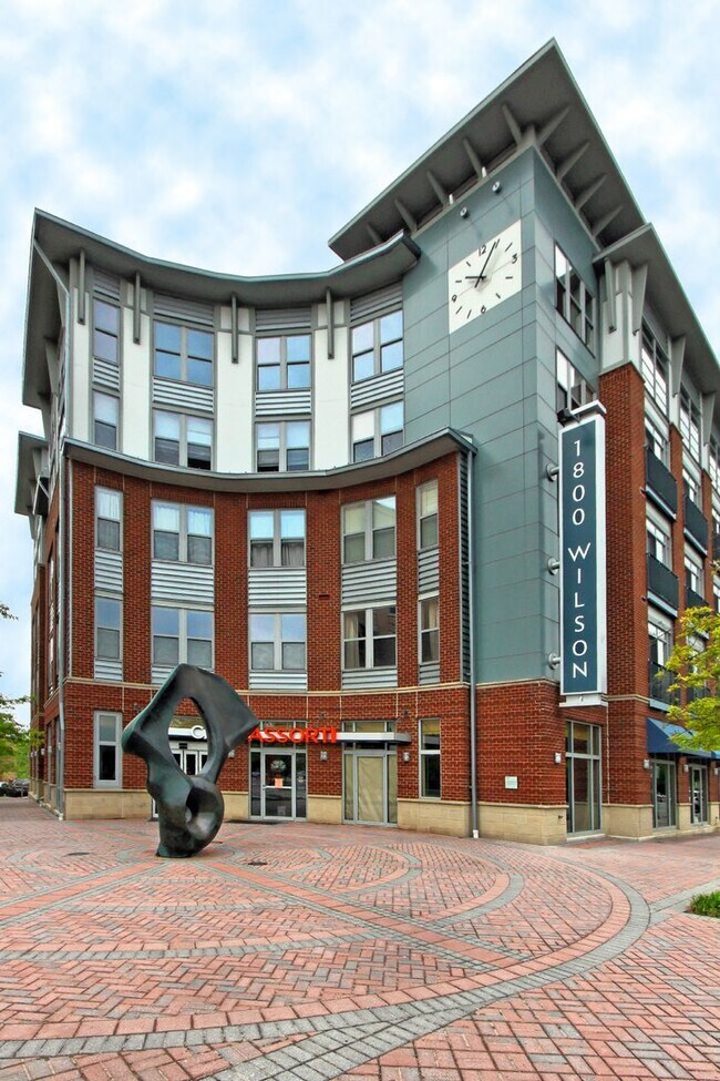 Building Photo - Unique Two-Level Condo