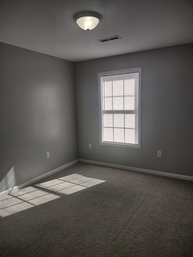 Building Photo - Corner Tri~Plex Benton KY 3 Bed 2.5 Bathrooms