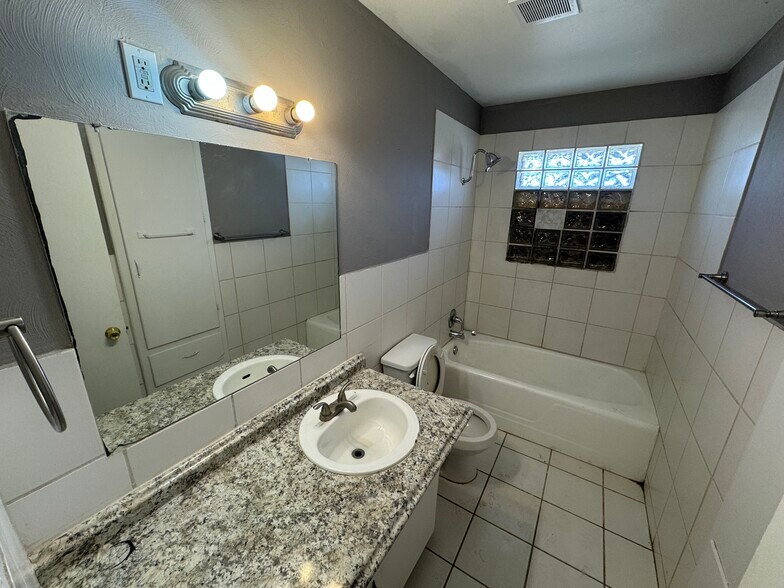 Building Photo - 1913 41st St