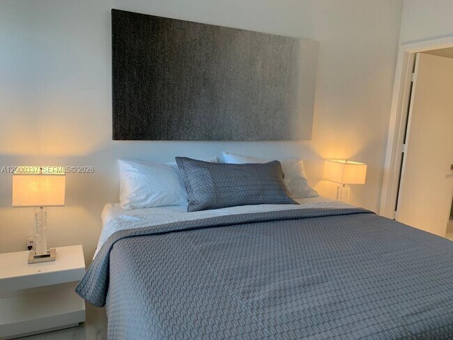 Building Photo - 650 NE 32nd St