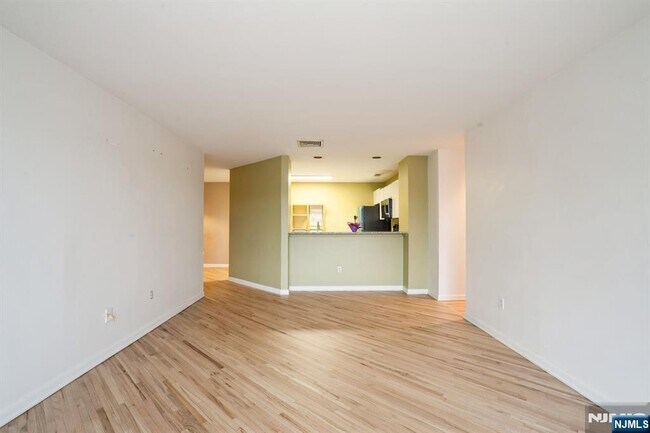 Building Photo - 364 Palisade Ave