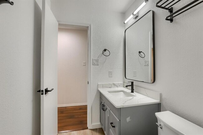 Building Photo - 8400 Horton Trail