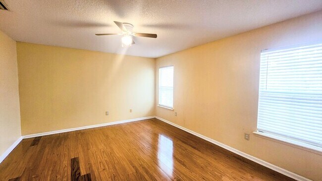 Building Photo - Spacious 4BR w/ Fenced Yard + Covered Lanai + 2 Car Garage  in Orange Park!