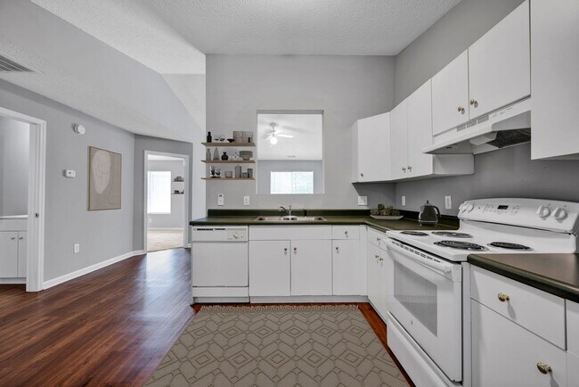 Building Photo - Chinaberry Commons Apartments