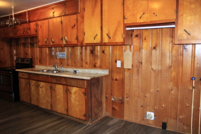 Building Photo - 3 Bedroom 1 Bath Downtown Augusta