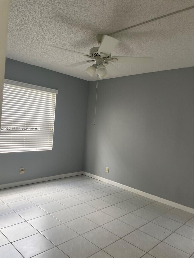 Building Photo - 7250 Golf Colony Ct