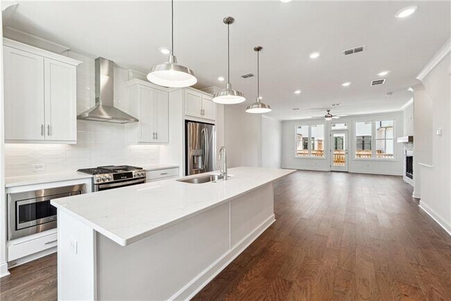 Building Photo - 504 Healy Dr