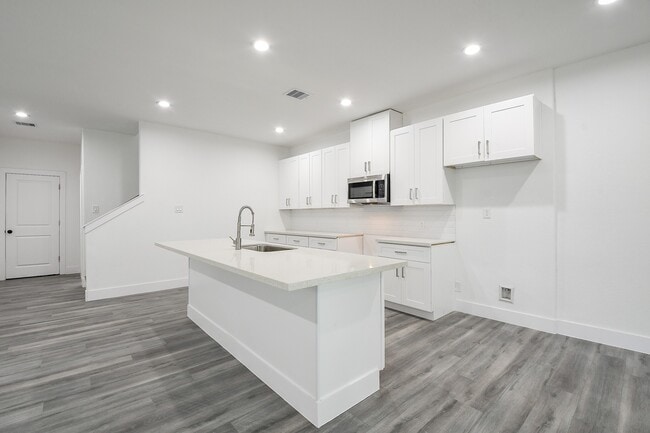 Building Photo - 4438 Aledo St