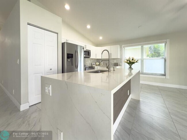 Building Photo - 12204 Sunset Point Cir