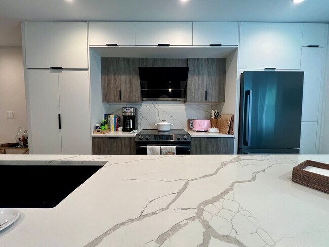 Building Photo - Gorgeous 3-Bedroom (or 2BR + Office) Townhome in the Heart of Northern Liberties! Available July ...