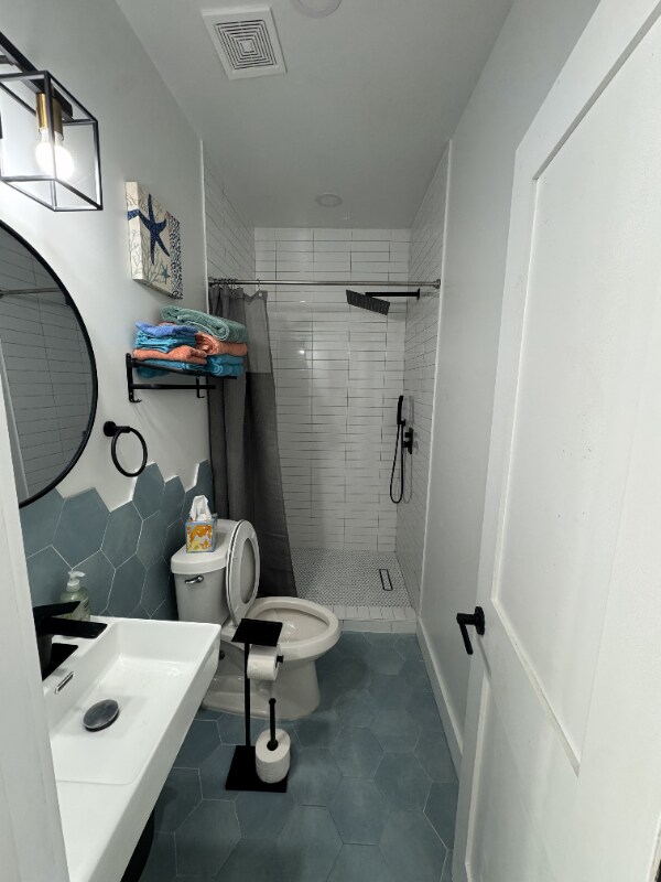 Building Photo - 4305 Ave S