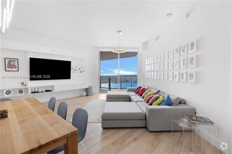 Building Photo - 17111 Biscayne Blvd