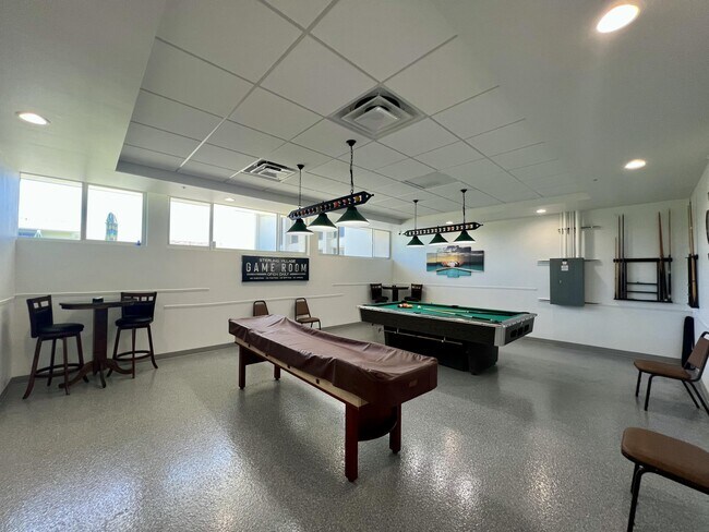 Building Photo - 850 Horizon St E