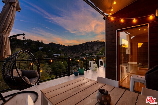 Building Photo - 3866 Alta Mesa Dr